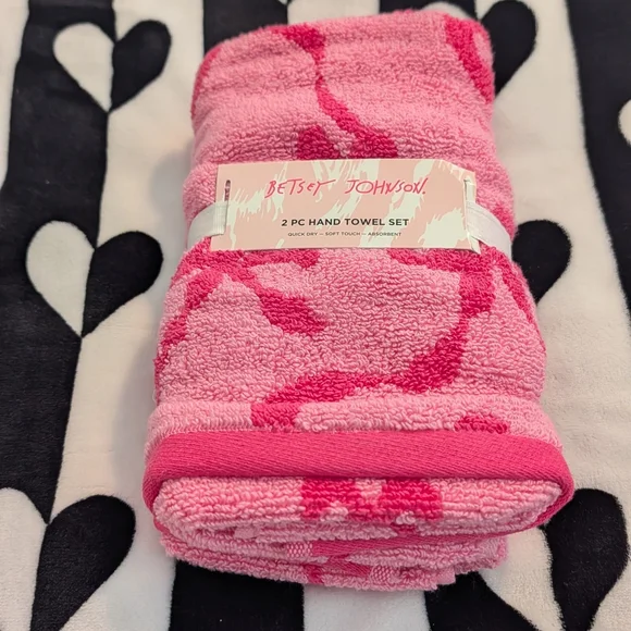 Betsey Johnson Pink Ribbon Bow Hand Towel Set - Picture 3 of 8
